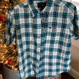 Med men’s Hurley brand button shirt.